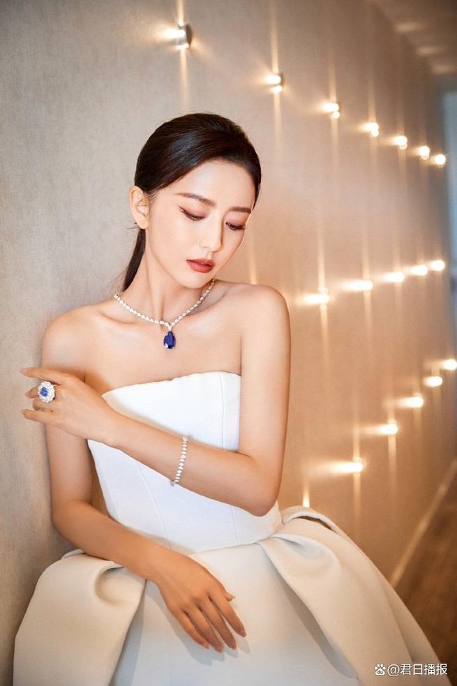 佟丽娅为什么能主持春晚 佟丽娅为什么能上春晚